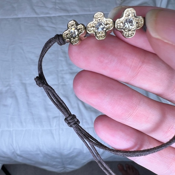 Shiny gold coloured bracelet - Picture 5 of 5